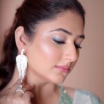 Disha Parmar Instagram - About Last Night! ✨ #ITAAwards2022 . . Makeup by @dishisanghvii Hairstylist @suvarna_hair_stylist Styled by @stylingbyvictor @sohail__mughal___ Saree by : @seasonsmumbai Earrings by : @rubans.in @oakpinionpr Assisted by : @styleby_antara 📸 @iam_rajinamdar