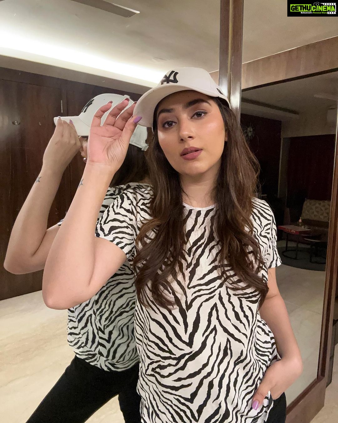 Disha Parmar Instagram - Felt cute and still feeling CUTE. Toodles.
