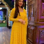 Disha Parmar Instagram - You had me at Yellow! ☀️