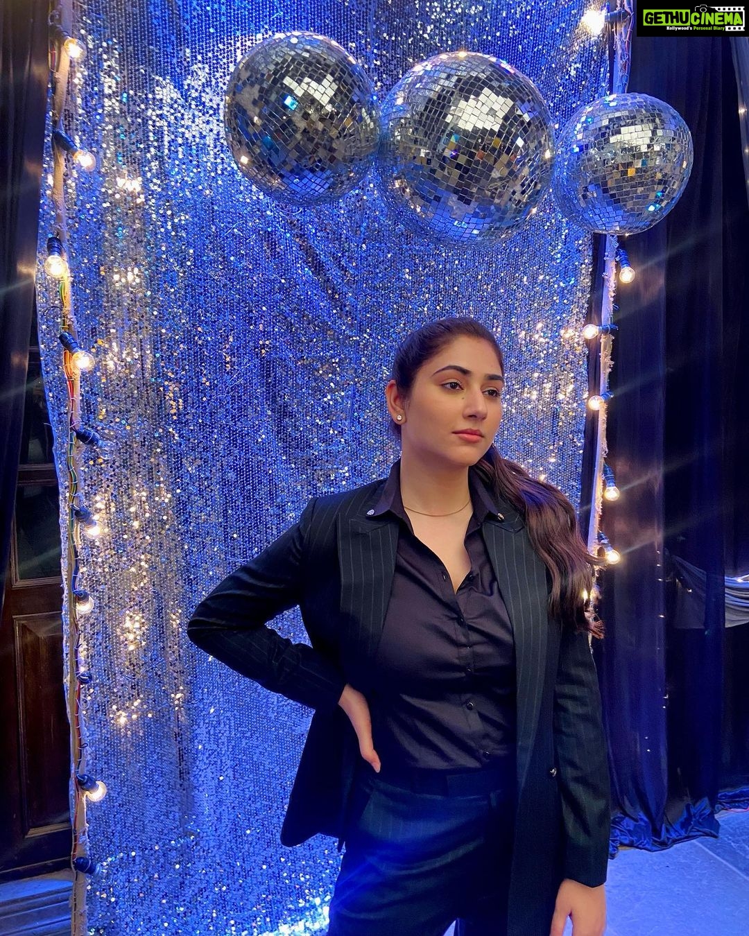 Disha Parmar Instagram - Women in Pant Suits is such a Vibe ✨💯😻 . . Camera Lady : @alefiakapadia