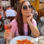 Disha Parmar Instagram - On a Strict Pasta & Rosé Diet! ♥️🍝 St Christopher's Place, London