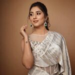 Disha Parmar Instagram - Happy lill’ Thang 🌻 . . Outfit by @kaaishabyshalini Eaarings by @mairaabyambica Styled by @pratikshachandak Assisted by @alishapatro95 Makeup by @komalkumavat_makeovers Hair by @sabahairstylist 📸 @iam_rajinamdar