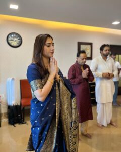 Disha Parmar Instagram - गणपति बप्पा मोर्या !! 🙏🙏 . . 📸- @iam_rajinamdar Decor- @the.creative.window