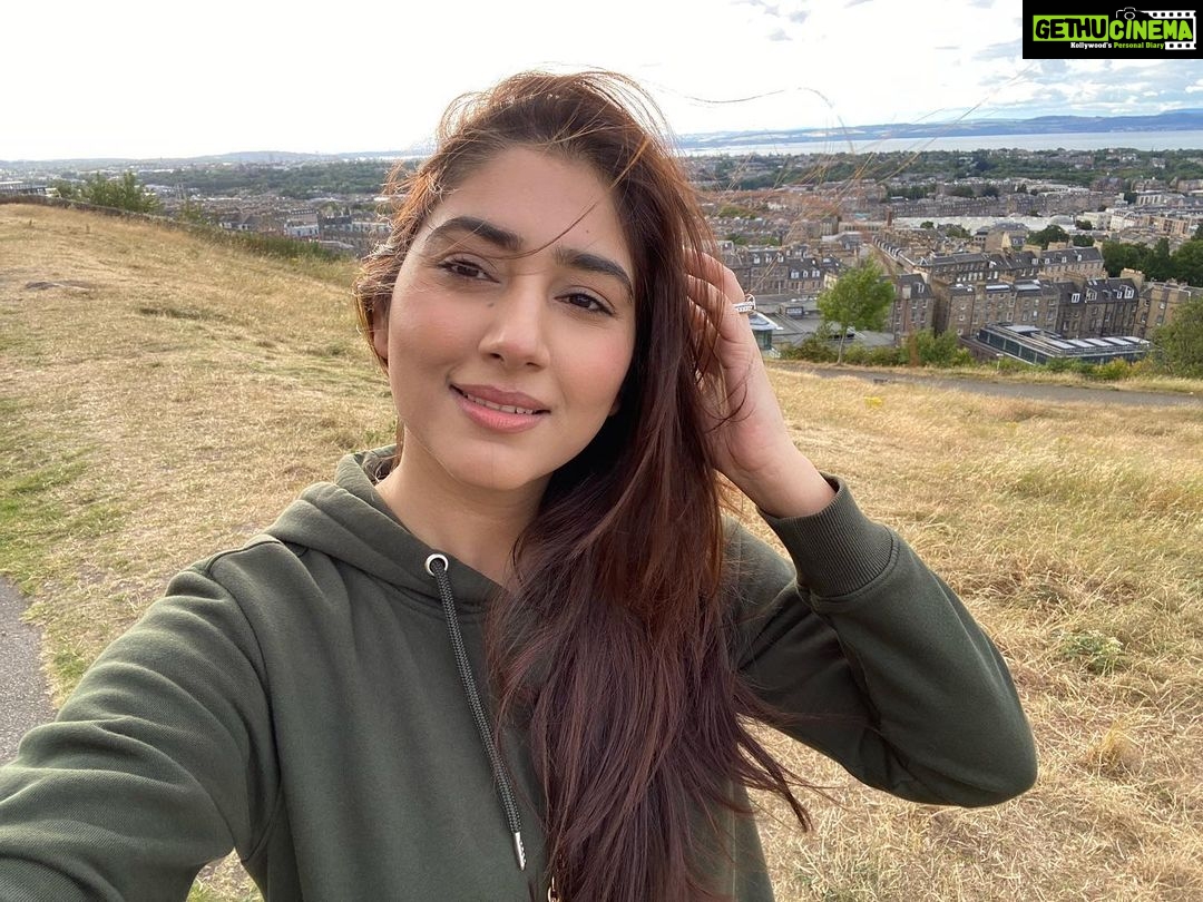 Disha Parmar Instagram - The Wind & The Sun are free. 🦄