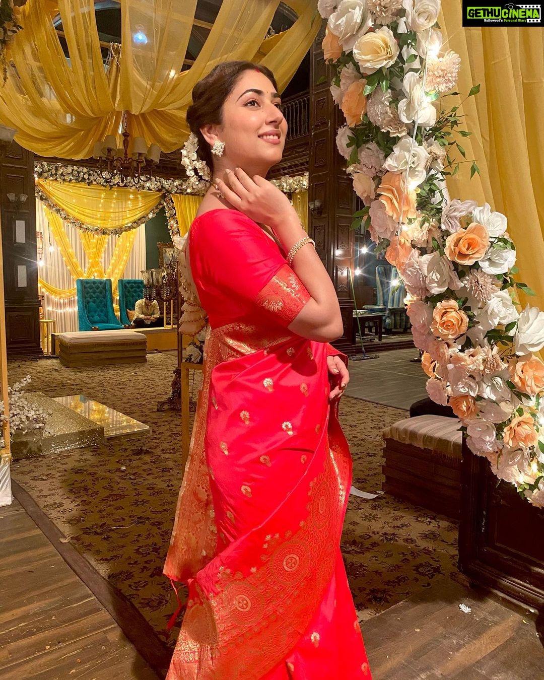 Disha Parmar Instagram - Quintessential 60’s Heroine ♥️😻 . #BornInTheWrongEra