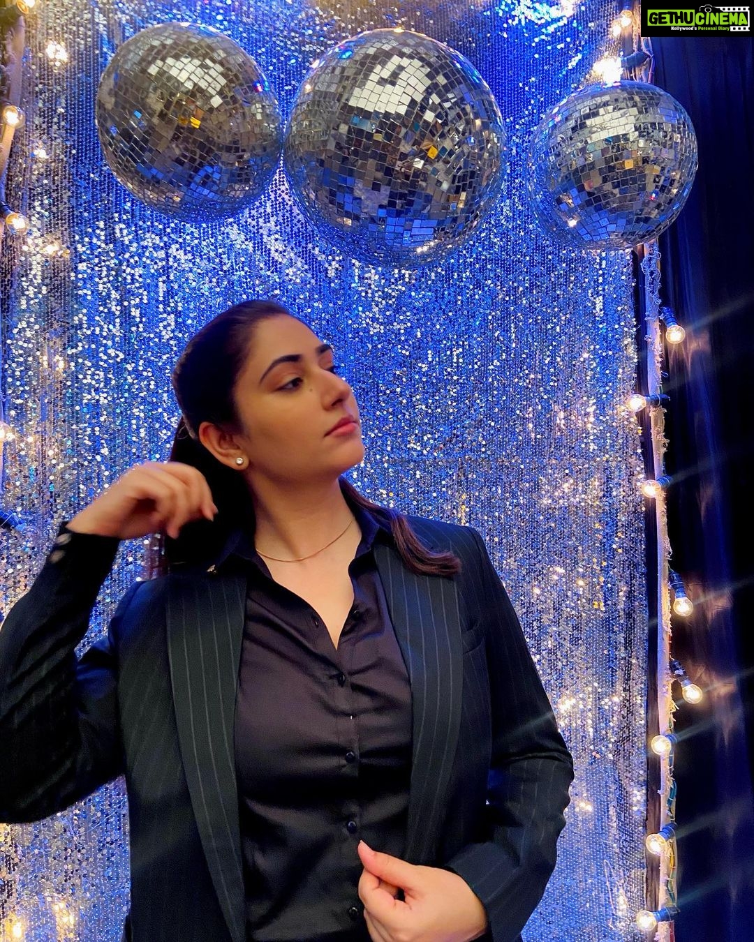 Disha Parmar Instagram - Women in Pant Suits is such a Vibe ✨💯😻 . . Camera Lady : @alefiakapadia