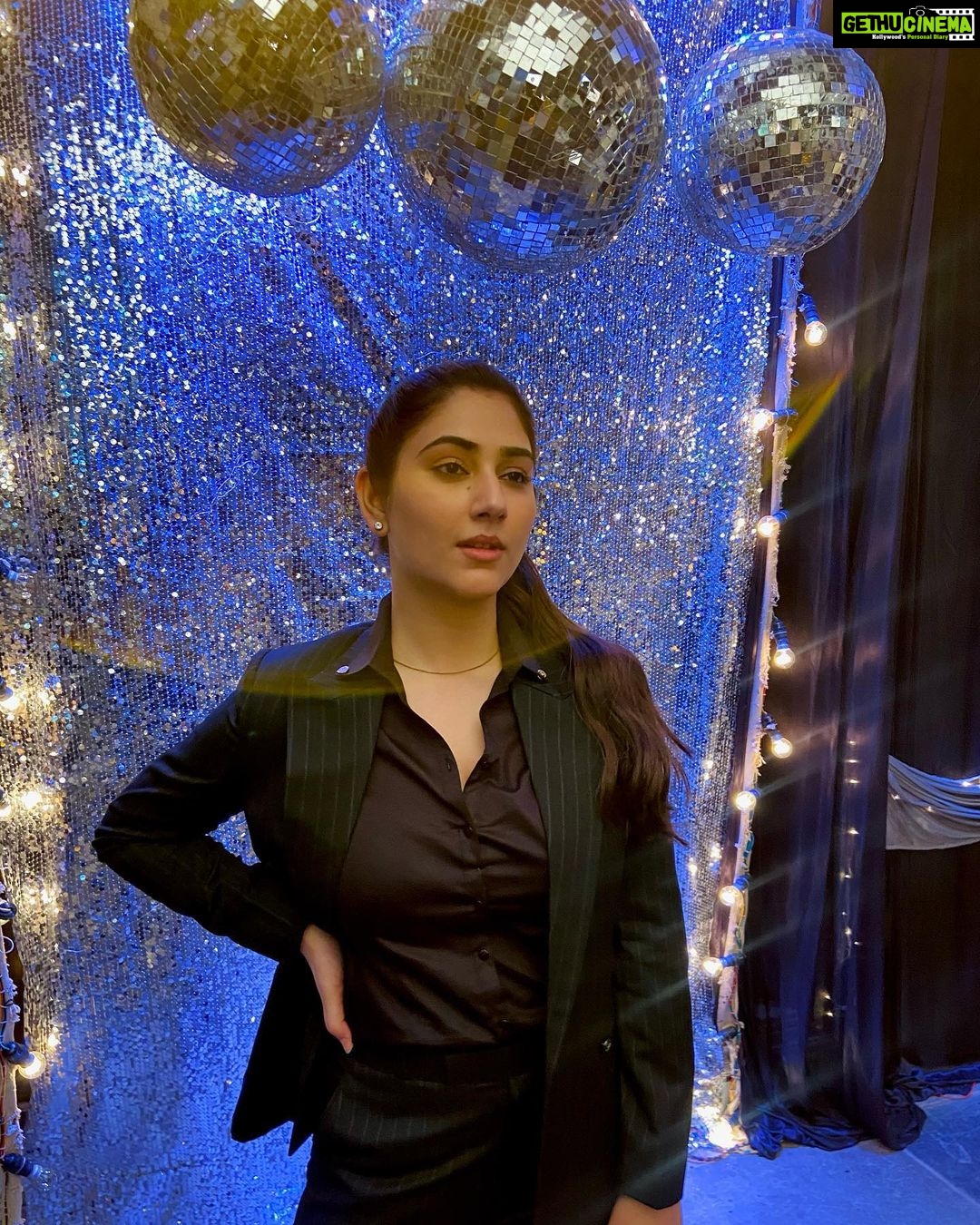 Disha Parmar Instagram - Women in Pant Suits is such a Vibe ✨💯😻 . . Camera Lady : @alefiakapadia