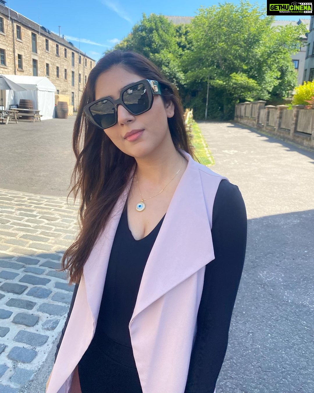 Disha Parmar Instagram - Fashionably Late, Always! 😎