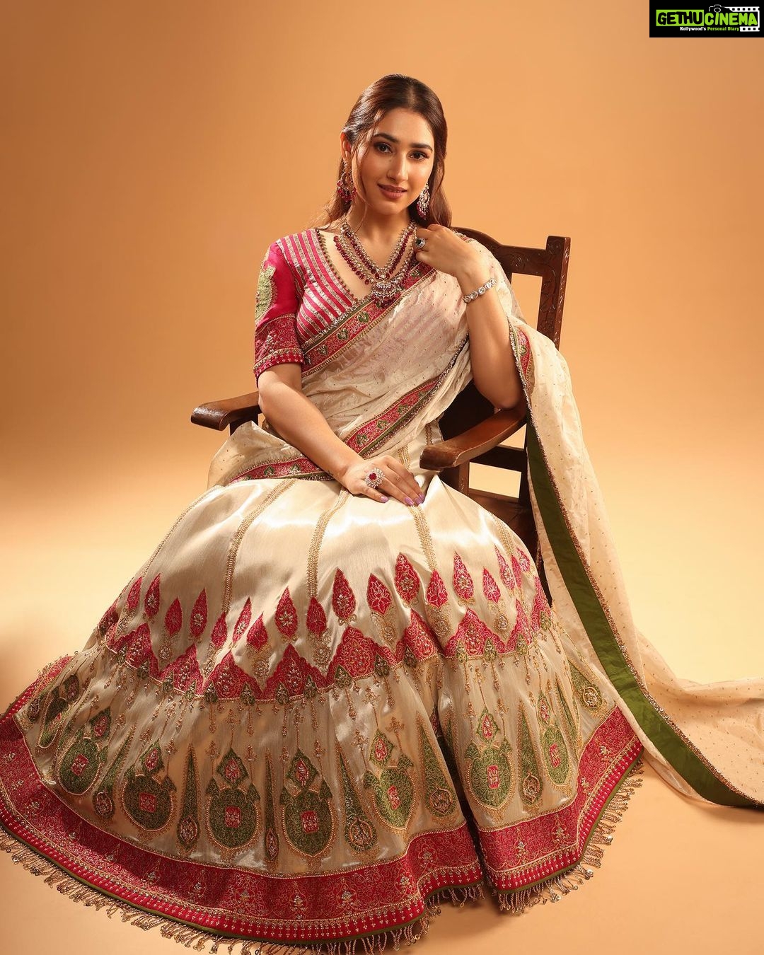 Disha Parmar Instagram - Desi Girl Forever! ☺️ Presenting @fablookmagazine calender shoot. Editor & Founder @milliarora7777 @ankkit.chadha2222 Styled by @milliarora7777 Outfit designer @jiviva_ Jewels @jewelartic Mua @makeupbytaneeshabansal Hair @amuthevar Shot by @shutterstrings