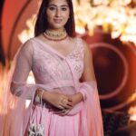 Disha Parmar Instagram - 🌸🌸🌸 Stylist- @stylebyriyajn Wearing - @snehaparekhdesigns Neckpiece by :- @mortantra Potli by :- @ornatte.in Pr :- @vblitzcommunications