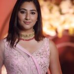 Disha Parmar Instagram - 🌸🌸🌸 Stylist- @stylebyriyajn Wearing - @snehaparekhdesigns Neckpiece by :- @mortantra Potli by :- @ornatte.in Pr :- @vblitzcommunications