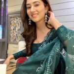 Disha Parmar Instagram - Now you know which profile I prefer! 😛 💚