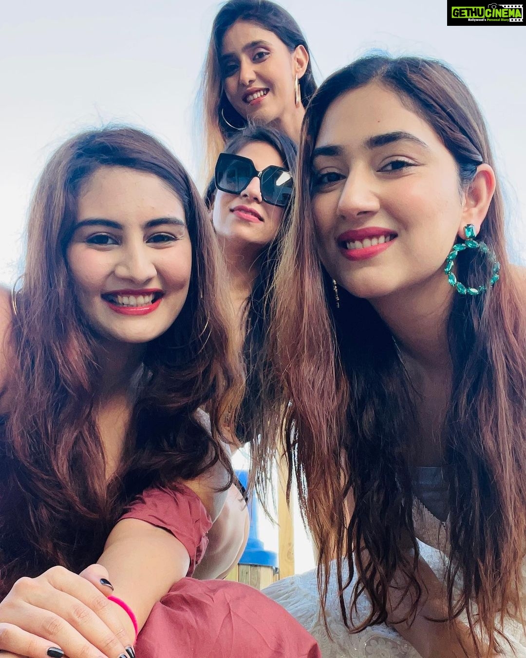 Disha Parmar Instagram - All Heart ❤️👧🏻 Siyam World