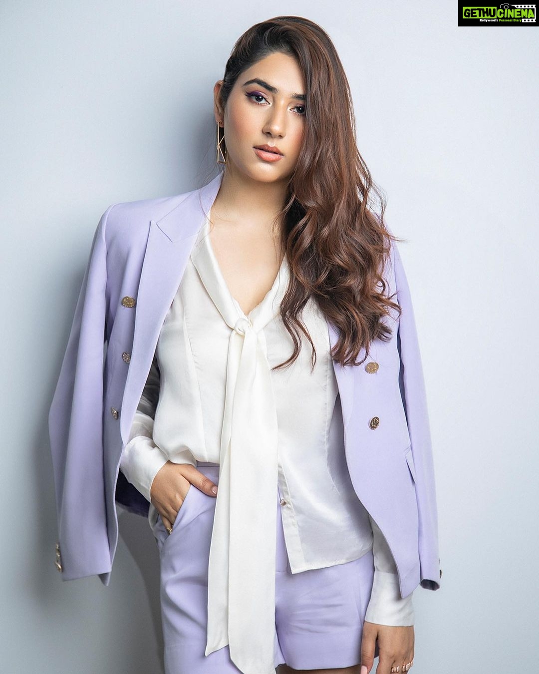 Disha Parmar Instagram - Off to School 💜 On the cover of @fablookmagazine Styled by @milliarora7777 @mitushigupta Wearing @mouktika_style Jewels @sonisapphire Mua @dishisanghvii Hair @sunny_hairr Assisted by @kavitaparmar_makeup_hair Heels @paioshoes Shot by @tanmaymainkarstudio Location @maximusstudiomumbai