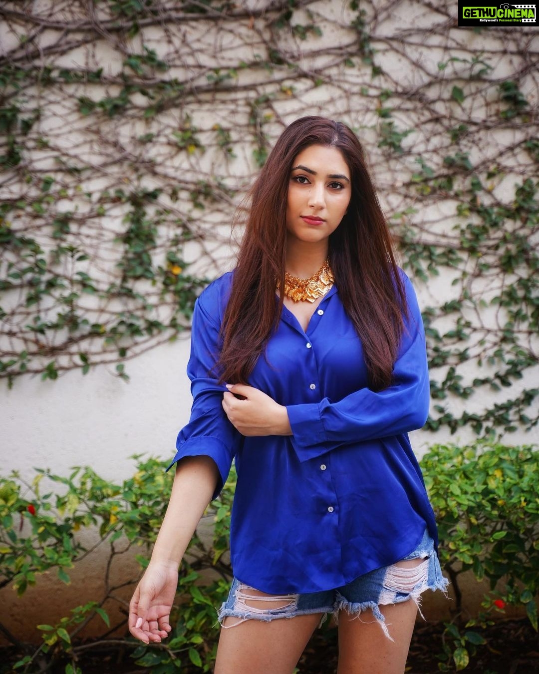Disha Parmar Instagram - Not your regular #ᴘʜᴏᴛᴏᴅᴜᴍᴘ ⚡️💙