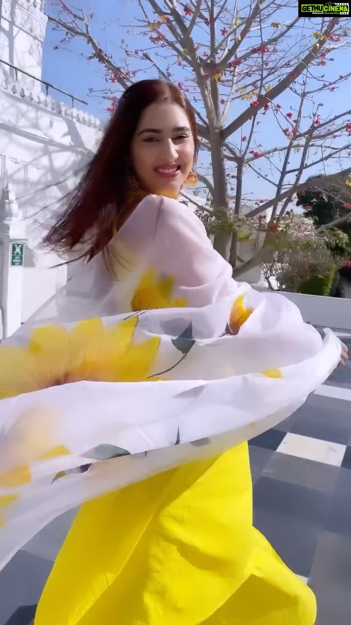 Disha Parmar Instagram - Disclaimer : This video can make you a little dizZy because of all the spins i did in it! 🤣🤠Your Welcome in advance! 😇