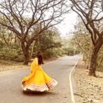 Disha Parmar Instagram - हाय ऐसा समा .. फिर होगा कहाँ .. ज़ीलूँ मैं इससे खुलके .. 😍