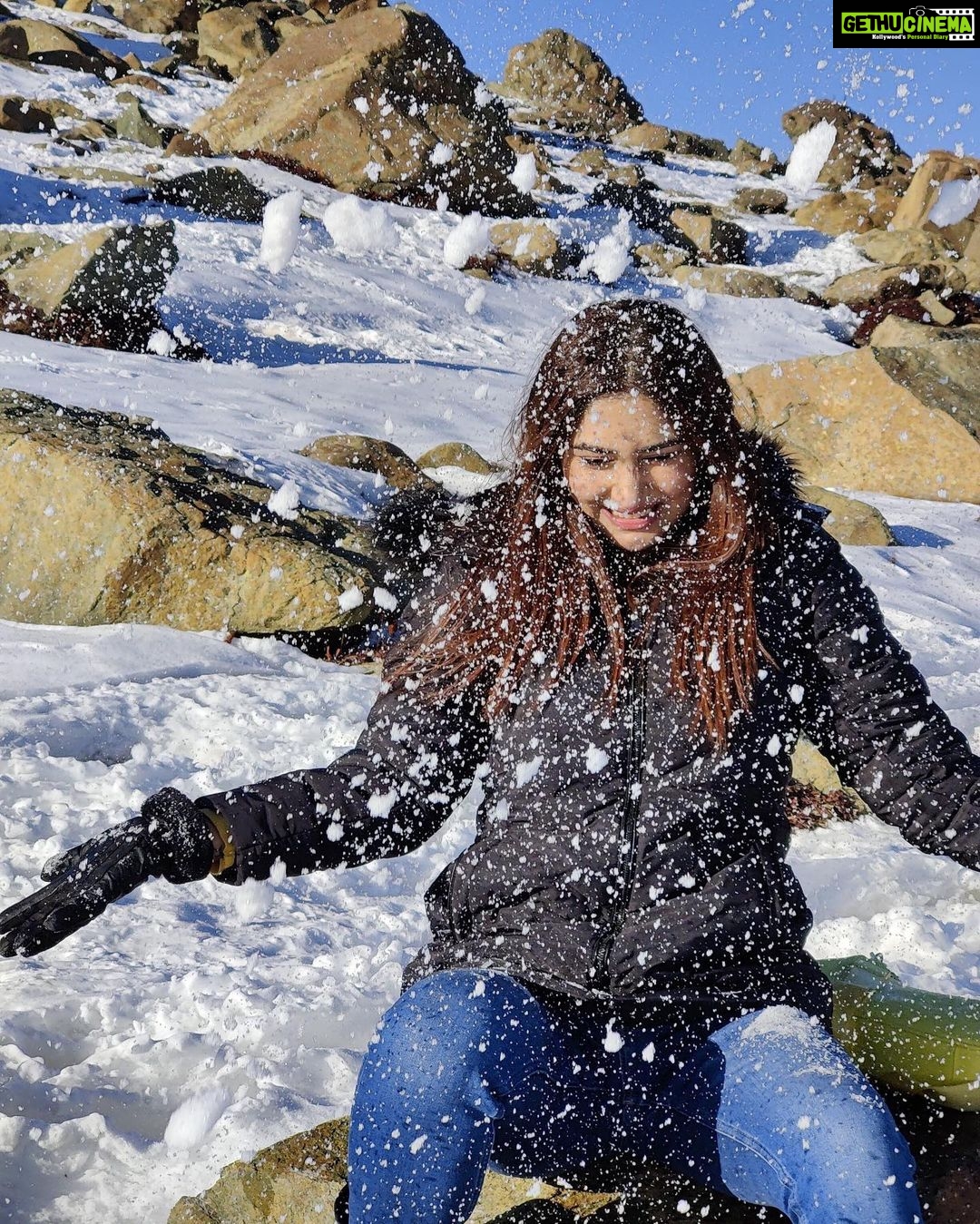 Disha Parmar Instagram - Don’t mind some ❄️ right now!!
