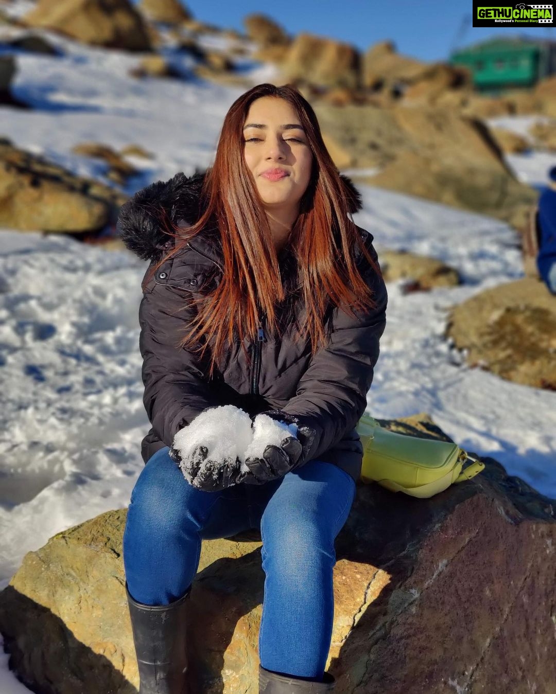 Disha Parmar Instagram - Don’t mind some ❄️ right now!!
