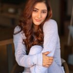 Disha Parmar Instagram - Looking at the year passing by.. 🤍🤍 📸 @aashkapatelphotographyy 💄 @monashairandbeauty