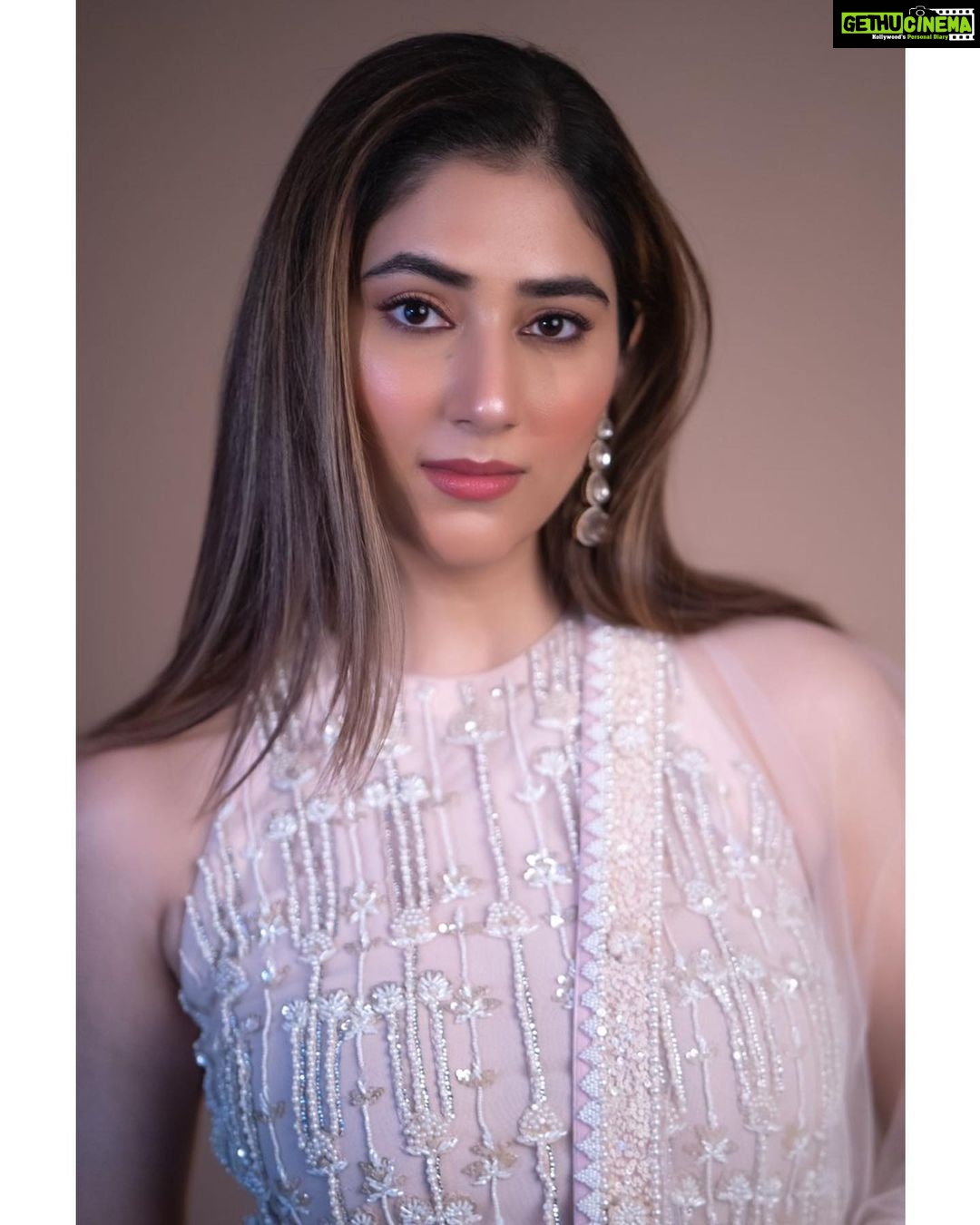 Disha Parmar Instagram - About Last night at #NMACC π» . . Outfit by @reynutaandon Earrings by @mortantra Kada by @golecha_jewels Bag by @eena.official Footwear by @stoffastyle Styled by @shrushti_216 Clicked by @iam_rajinamdar