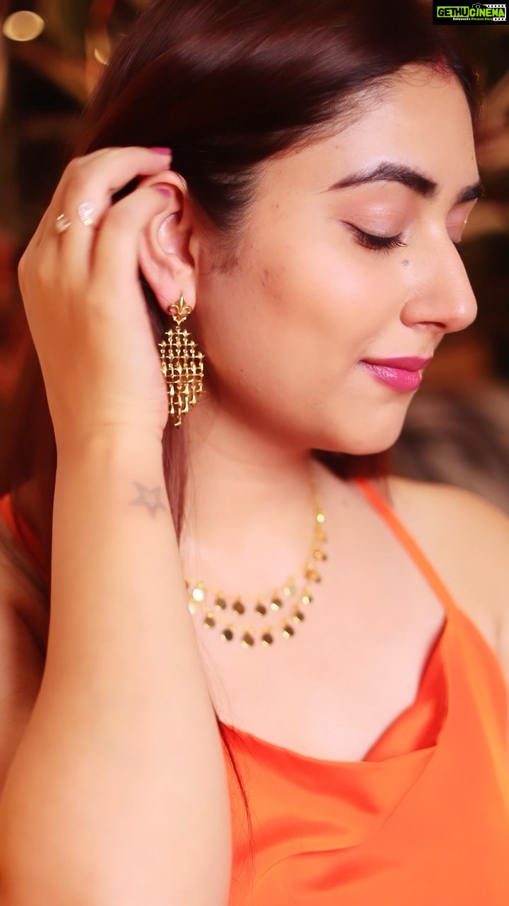 Disha Parmar Instagram - #Ad This festive season, if you are looking to buy some everyday fine jewellery pieces that are not only trendy and fashionable, but are straight from the fashion runways, @Melorra_com is the destination for you. Checkout their pieces and Don't forget to follow them on Insta. Get your fashion game on #AnywhereWithMelorra. #AnywhereWithMelorra #Melorra #GoldJewellery #EverydayFineJewellery #LightweightJewellery #MadeInIndia #BISHallmarkGoldJewellery