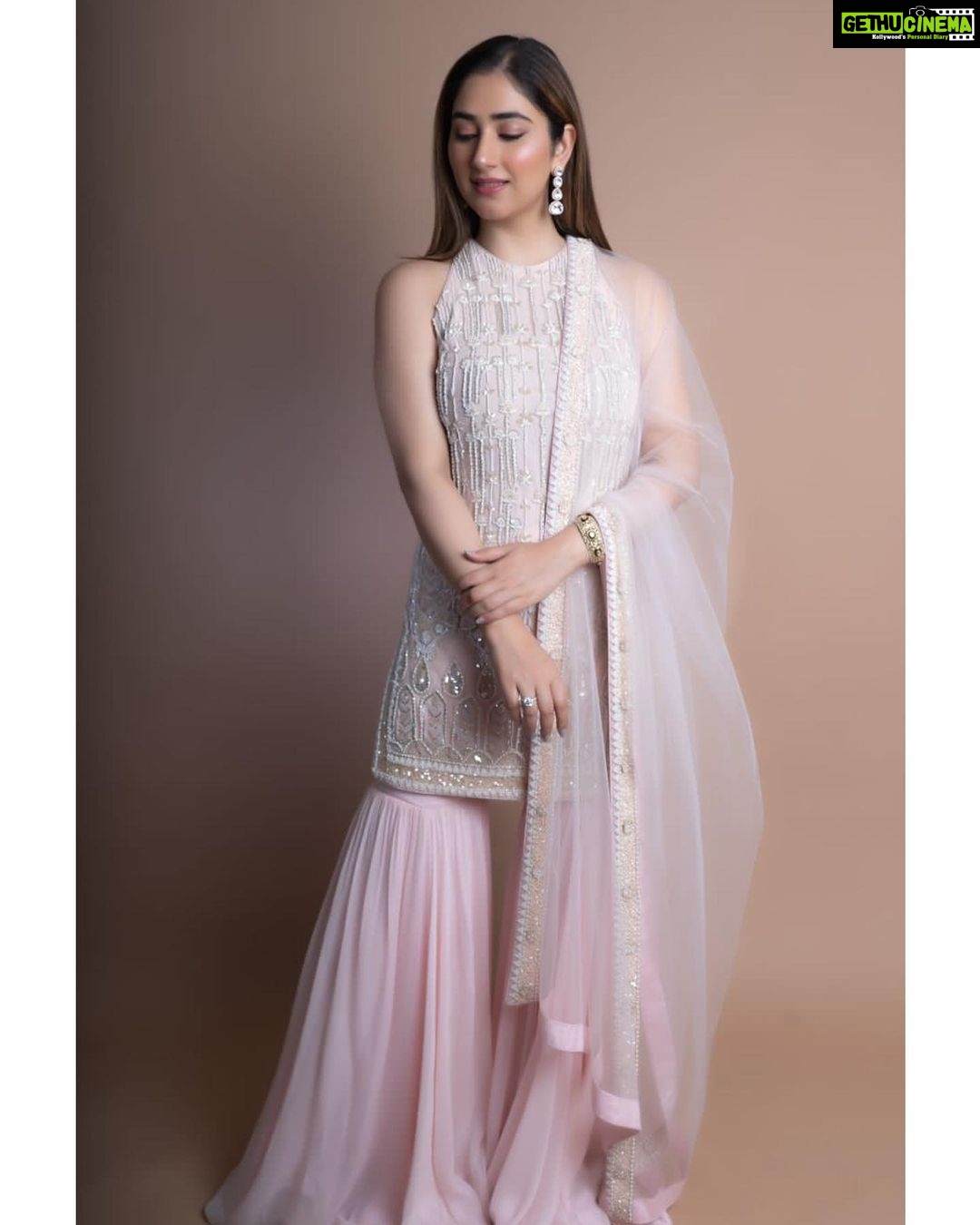 Disha Parmar Instagram - About Last night at #NMACC π» . . Outfit by @reynutaandon Earrings by @mortantra Kada by @golecha_jewels Bag by @eena.official Footwear by @stoffastyle Styled by @shrushti_216 Clicked by @iam_rajinamdar