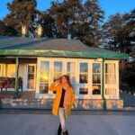 Disha Parmar Instagram - This place is Magic! ✨😻 . . Jacket: @the_honnete PR : @dinky_nirh @stayvista_official @rose.cottageshimla