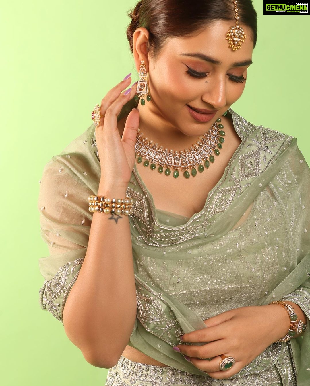 Disha Parmar Instagram - ✨⭐️ Presenting @fablookmagazine calender shoot. Editor & Founder @milliarora7777 @ankkit.chadha2222 Styled by @milliarora7777 @mitushigupta Outfit designer @falsheb Jewels @jewelartic Mua @makeupbytaneeshabansal Hair @amuthevar Shot by @shutterstrings