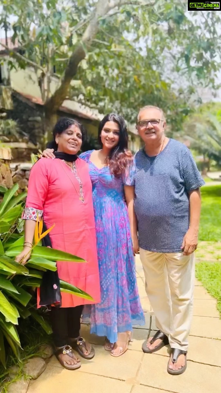 Divya Pillai Instagram - Day out with dadda n mumma🤍 #love #parents #daddyslittlegirl #daddyprincess #mummy #nature #sky #bluesky #mountains #mountainlife #mountainlovers #instamoment #instagood #instadaily #instalike #instamom #instadad Parunthumpara