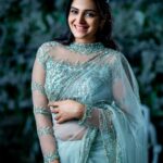 Divya Pillai Instagram – 𝑱𝑴 𝑺𝒊𝒈𝒏𝒂𝒕𝒖𝒓𝒆 𝑮𝒐𝒅𝒆𝒕 𝑺𝒂𝒓𝒆𝒆!!…

The tulle cast in pastel shade speaks volumes of the inner grace intricated handwork that it beholds the charm & serenity

The bejewelled neck gives gorgeous look to the bride without jewellery 

The godets and frills given in the pleating area of ​​the saree gives a classy look!!
.
.
.
.
New collections available in Kochi store….

InFrame : @pillaidivya
Bridal Outfit:@jeunemaree
MUA:@makeupartist_jyotibutola
Photography:@rejibhaskar_
Video:@celestiamedia
Editing:@ajitjess
Decor:@st_martin_wedding_planners
Bouquet:@azalea_wedding_gallery
Venue:@town_not_far_away
Concept &Styling:JeuneMaree Team
.
.
.
.
WhatsApp us on +91 85928 14248
Know more @jeunemaree

#divyapillai #jeunemaree #jeunemareebridaledit2022 #Midyear #saree #sareelovers #sareeblouse #designersarees #sareecollection #wedding #weddingsaree #bridalsaree #bridalcollection #weddingdresses #weddingsareedesign #bridaldressmaker #weddingboutique #designersarees #bride #bridesofkerala #bridesofindia #boutiqueonline #boutique #keralaweddingphotography #keralawedding #boutiqueshopping #weddingphotos #bridal

@divyapillaifans
@divyapillai__fans 
@fans_of_dp