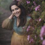 Divya Pillai Instagram - Upclose with nature 💚🍀💚 @chandysdrizzledrops 📸 @sangeeth_the_dop #nature #naturelovers #naturelover #photography #photographer #photooftheday #weekend #getaway #forest #flowers #mist #happiness #love #friends #friendship #magic