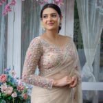 Divya Pillai Instagram – Bridal Outfit: @jeunemaree 🤍

MUA: @makeupartist_jyotibutola 🤍

Photography: @rejibhaskar_ 🤍

Video: @celestiamedia 
Editing: @ajitjess 

Decor: @st._martin_wedding_planners 
Bouquet: @azalea_wedding_gallery 

Venue: @town_not_far_away 

Concept &Styling: JeuneMaree Team

#bridalwear #bridalsarees #bridesofinstagram #bridesofindia #indianbride #beautiful #designersarees #fashionfashionphotography #fashiondesigner #fashionmodel #fashionista #designersarees #designerwear #kochi #jeunemaree #divyapillai #reelsoriginal #reels #reelsofinstagram #reelitfeelit #reelsindia #reelslovers #ınstagood