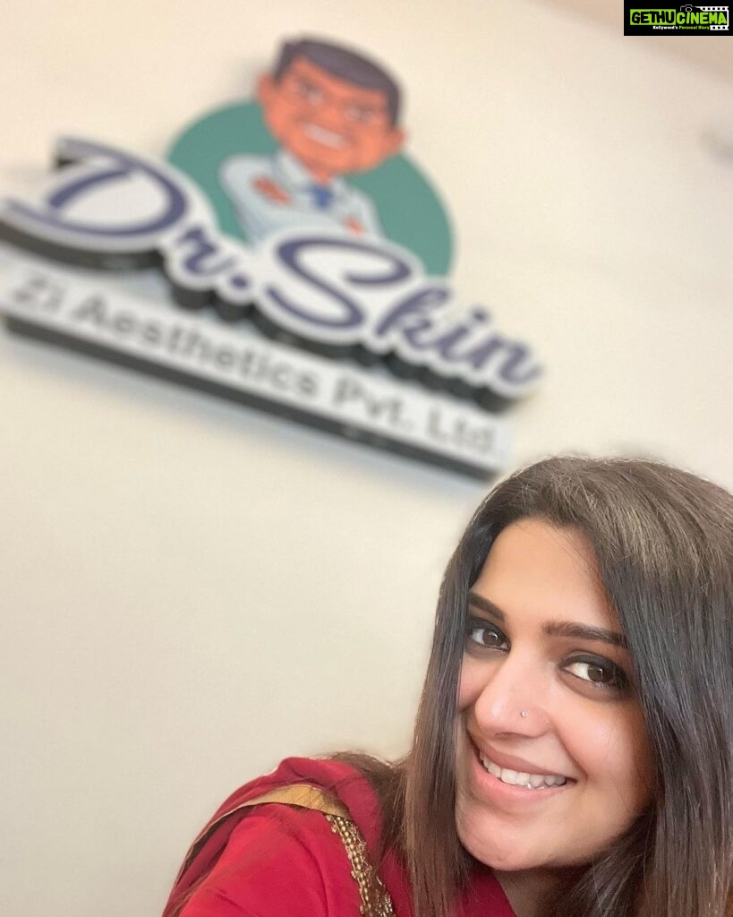 Divya Pillai Instagram - All smiles! 😍 @drskinkerala #situationships #situationsong #lol Tiruvalla