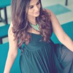 Divya Pillai Instagram - My imperfections make me beautiful… and then we have the fab team that gets the job done! 📸 @rejibhaskar_ 👗 @stylethaara 💄 @makeupbytonymua #photoshoot #fun #happiness #bossbabe #design #fashion #reels #reelsinstagram #reelitfeelit