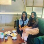 Divya Pillai Instagram - When we met in Dubai ❤️ #dubai #mydubai #ldc #cafe #coffee #cheesecakelovers #cheesecake #bestfriends #sisters #bff 🧿