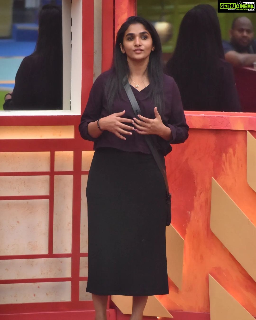 Divya Uruduga Instagram - Don't wish for it, work towards it! 💪😎 Outfit : @armoire_handmadeproducts ❤️ #TeamDivyaUruduga @colorskannadaofficial #divyauruduga #divyau #du #D #uruduga #DU #DUvians #thirthahalli #d #shivamoga #kpdu #arviya #arviyans #arya #preetiirali #live #love #laugh #peace #positivity #🧿 #bbk9 #bigbosskannada #biggbosskannadaseason9 #biggbosskannada #Voot #vootselect