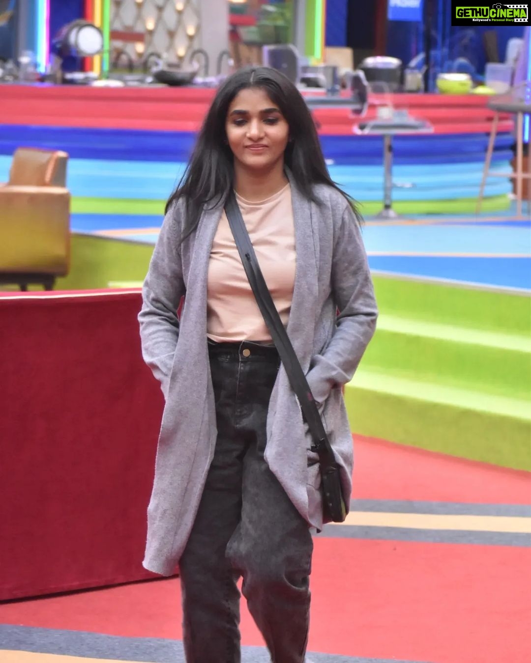 Divya Uruduga Instagram - Our attitude towards Life determines the life's attitude towards us ☺️ #TeamDivyaUruduga @colorskannadaofficial #divyauruduga #divyau #du #D #uruduga #DU #DUvians #thirthahalli #d #shivamoga #kpdu #arviya #arviyans #arya #preetiirali #live #love #laugh #peace #positivity #🧿 #bbk9 #bigbosskannada #biggbosskannadaseason9 #biggbosskannada #Voot #vootselect