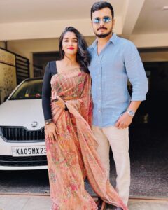 Divya Uruduga Instagram - BBK to  APK 

Special 25 . Thank you all for the love . 

📸 @darshan_uruduga 

#preethiiraliantaraladinda 

#aravindkp #aravindkp69 #arvians #arviya #udupi #kadiyali #racer #dirtbikes #rallylife 
#ardhambardhapremakathe 
#apk #divyauruduga 💛🖤