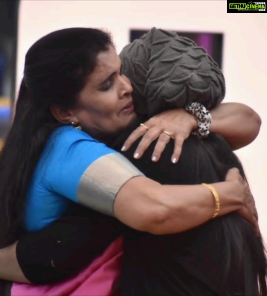 Divya Uruduga Instagram - Show the love you have for your Mother in abundance, today and every single day! 🫂 ಅಮ್ಮ 🫶🥺 #TeamDivyaUruduga @colorskannadaofficial #divyauruduga #divyau #du #D #uruduga #DU #DUvians #thirthahalli #d #shivamoga #kpdu #arviya #arviyans #arya #preetiirali #live #love #laugh #peace #positivity #🧿 #bbk9 #bigbosskannada #biggbosskannadaseason9 #biggbosskannada #Voot #vootselect