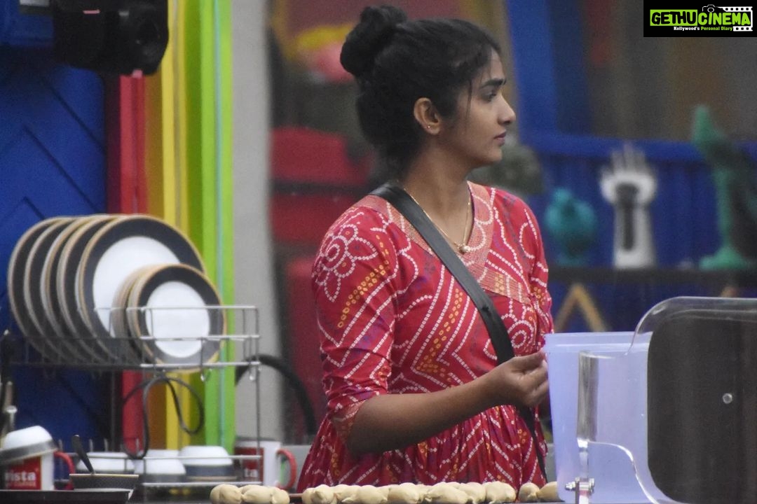 Divya Uruduga Instagram - Let's have a glance on the kitchen stories 👩🍳 #TeamDivyaUruduga @colorskannadaofficial #divyauruduga #divyau #du #D #uruduga #DU #DUvians #thirthahalli #d #shivamoga #kpdu #arviya #arviyans #arya #preetiirali #live #love #laugh #peace #positivity #🧿 #bbk9 #bigbosskannada #biggbosskannadaseason9 #biggbosskannada #Voot #vootselect