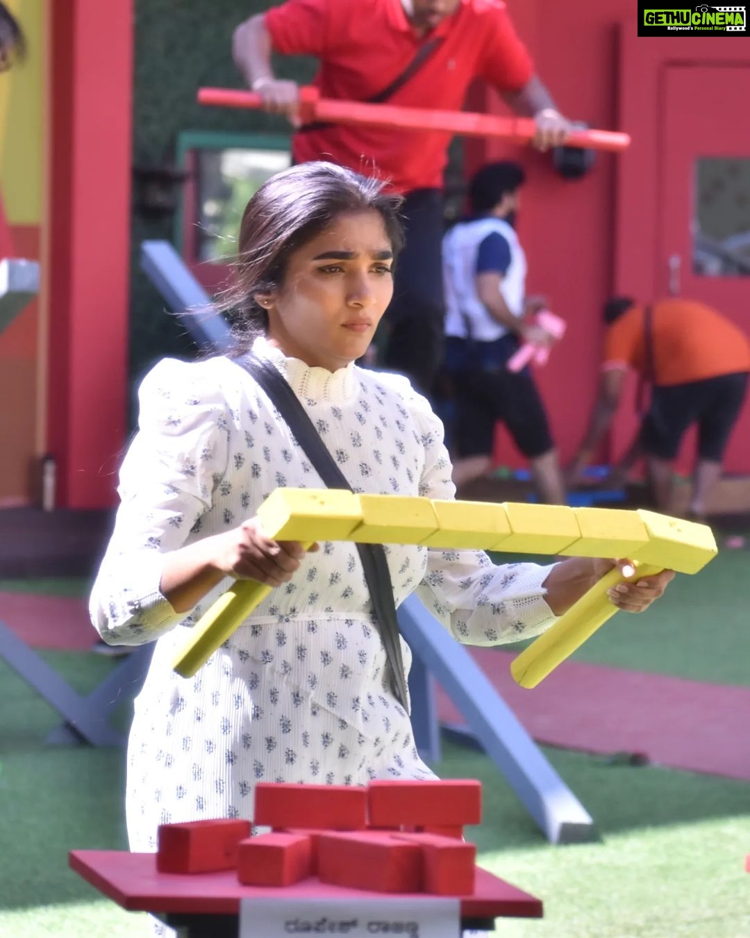 Divya Uruduga Instagram - It's not how you started the race but, how you finished it! 🫶😉 #TeamDivyaUruduga @colorskannadaofficial #divyauruduga #divyau #du #D #uruduga #DU #DUvians #thirthahalli #d #shivamoga #kpdu #arviya #arviyans #arya #preetiirali #live #love #laugh #peace #positivity #🧿 #bbk9 #bigbosskannada #biggbosskannadaseason9 #biggbosskannada #Voot #vootselect