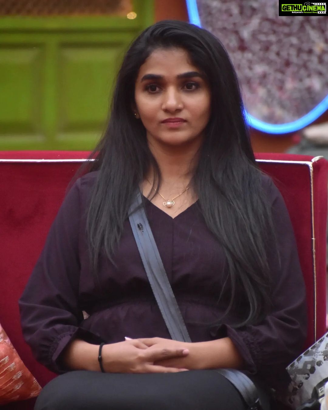 Divya Uruduga Instagram - Don't wish for it, work towards it! 💪😎 Outfit : @armoire_handmadeproducts ❤️ #TeamDivyaUruduga @colorskannadaofficial #divyauruduga #divyau #du #D #uruduga #DU #DUvians #thirthahalli #d #shivamoga #kpdu #arviya #arviyans #arya #preetiirali #live #love #laugh #peace #positivity #🧿 #bbk9 #bigbosskannada #biggbosskannadaseason9 #biggbosskannada #Voot #vootselect