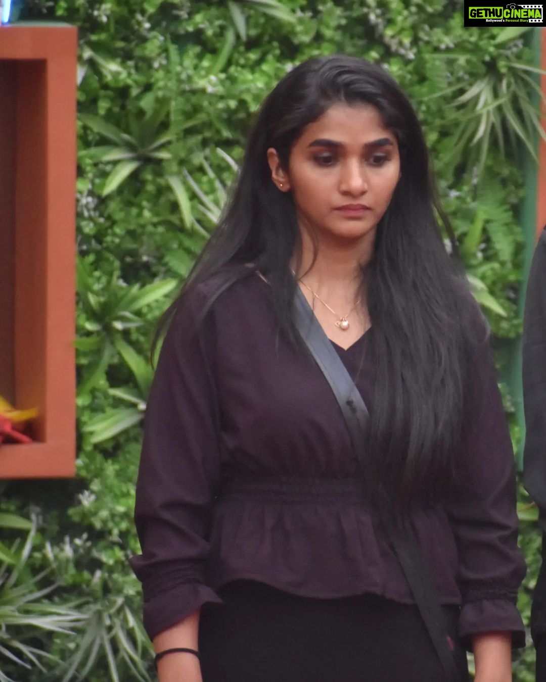 Divya Uruduga Instagram - Don't wish for it, work towards it! 💪😎 Outfit : @armoire_handmadeproducts ❤️ #TeamDivyaUruduga @colorskannadaofficial #divyauruduga #divyau #du #D #uruduga #DU #DUvians #thirthahalli #d #shivamoga #kpdu #arviya #arviyans #arya #preetiirali #live #love #laugh #peace #positivity #🧿 #bbk9 #bigbosskannada #biggbosskannadaseason9 #biggbosskannada #Voot #vootselect