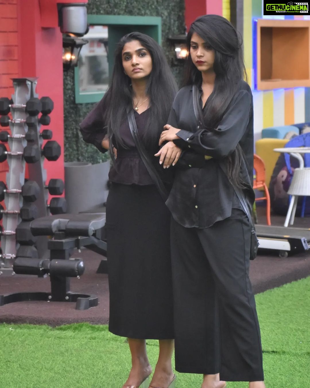 Divya Uruduga Instagram - Don't wish for it, work towards it! 💪😎 Outfit : @armoire_handmadeproducts ❤️ #TeamDivyaUruduga @colorskannadaofficial #divyauruduga #divyau #du #D #uruduga #DU #DUvians #thirthahalli #d #shivamoga #kpdu #arviya #arviyans #arya #preetiirali #live #love #laugh #peace #positivity #🧿 #bbk9 #bigbosskannada #biggbosskannadaseason9 #biggbosskannada #Voot #vootselect