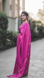 Divya Uruduga Instagram - My never ending love for sarees ♥️

📸 @weddingtalesbypreetham 

Jewellery: @velvetboxby 

💛🖤

#divyauruduga #du #arviya #arviyans