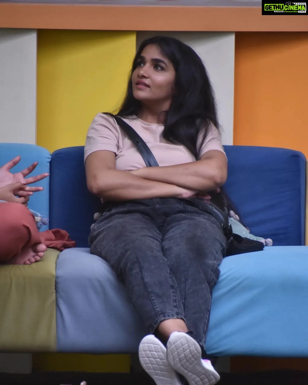 Divya Uruduga Instagram - Our attitude towards Life determines the life's attitude towards us ☺️ #TeamDivyaUruduga @colorskannadaofficial #divyauruduga #divyau #du #D #uruduga #DU #DUvians #thirthahalli #d #shivamoga #kpdu #arviya #arviyans #arya #preetiirali #live #love #laugh #peace #positivity #🧿 #bbk9 #bigbosskannada #biggbosskannadaseason9 #biggbosskannada #Voot #vootselect