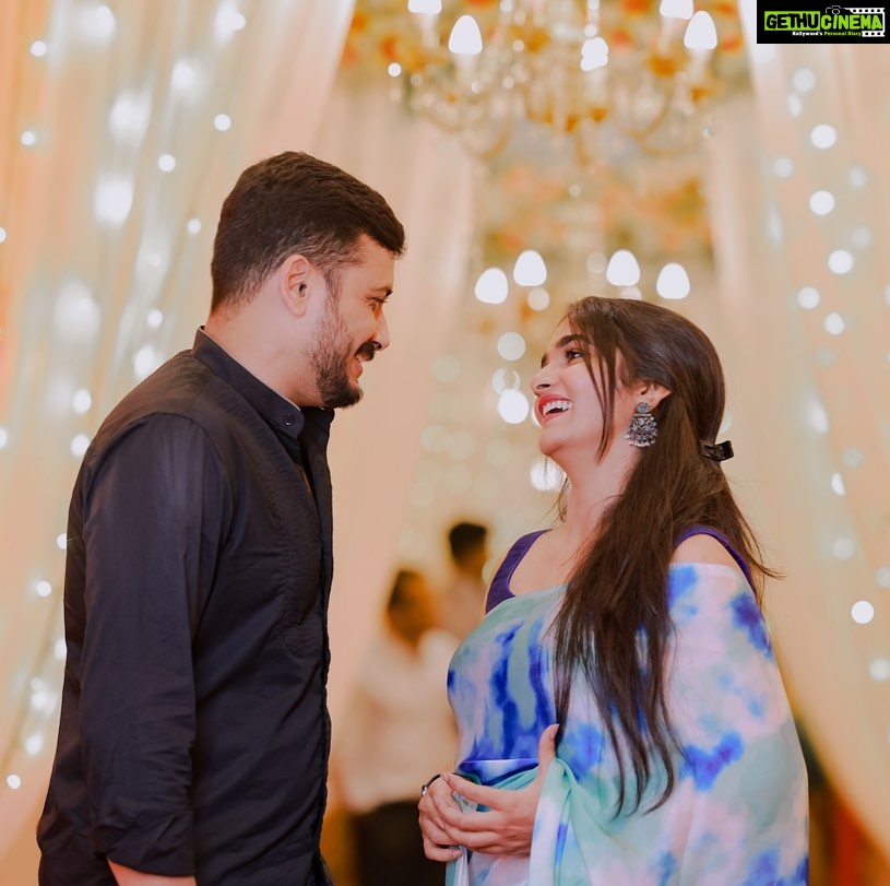 Divya Uruduga - 320.5K Likes - Happy two💃🕺🏻!! ♾♥️
@aravind_kp ✨
📸: @weddingtalesbypreetham
💛🖤
#divyauruduga #divyau #du #D #uruduga #DU #DUvians #thirthahalli #d #shivamoga #kpdu #arviya #arviyans #arya #preetiirali #live #love #laugh #peace #positivity #🧿