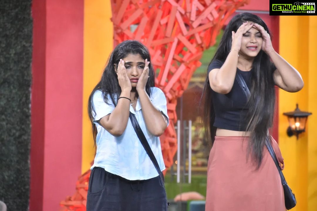 Divya Uruduga Instagram - POV : When you know the song but, you are not able to sing 🫣 Have you ever been in that situation?😹 #TeamDivyaUruduga @colorskannadaofficial #divyauruduga #divyau #du #D #uruduga #DU #DUvians #thirthahalli #d #shivamoga #kpdu #arviya #arviyans #arya #preetiirali #live #love #laugh #peace #positivity #🧿 #bbk9 #bigbosskannada #biggbosskannadaseason9 #biggbosskannada #Voot #vootselect