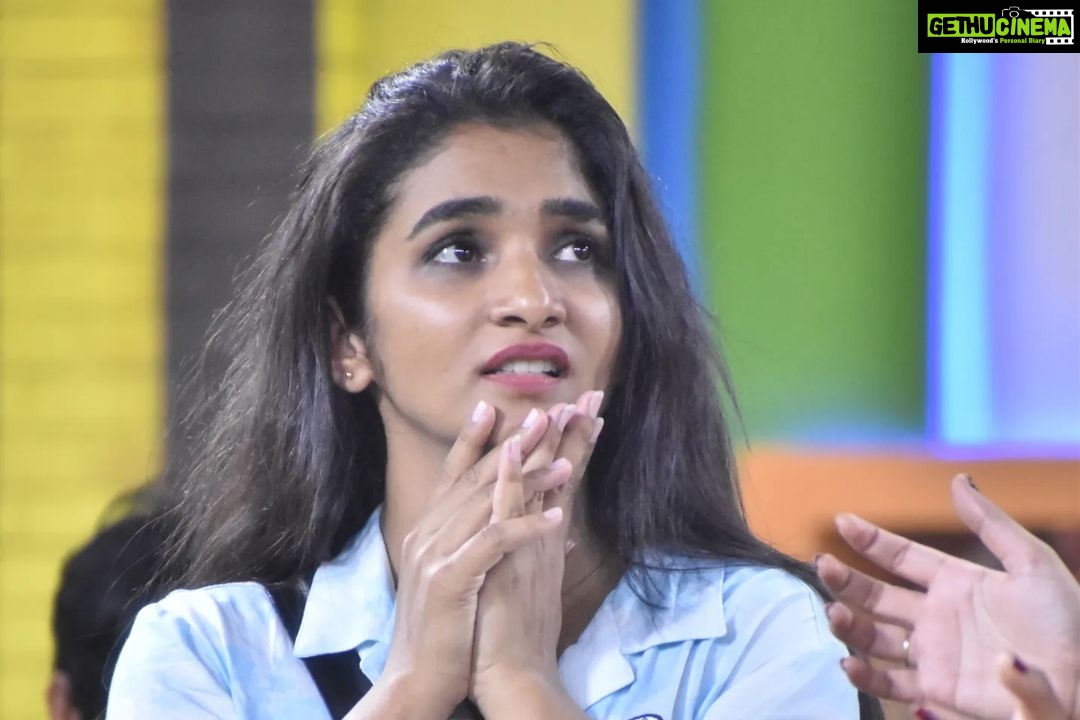 Divya Uruduga Instagram - POV : When you know the song but, you are not able to sing 🫣 Have you ever been in that situation?😹 #TeamDivyaUruduga @colorskannadaofficial #divyauruduga #divyau #du #D #uruduga #DU #DUvians #thirthahalli #d #shivamoga #kpdu #arviya #arviyans #arya #preetiirali #live #love #laugh #peace #positivity #🧿 #bbk9 #bigbosskannada #biggbosskannadaseason9 #biggbosskannada #Voot #vootselect
